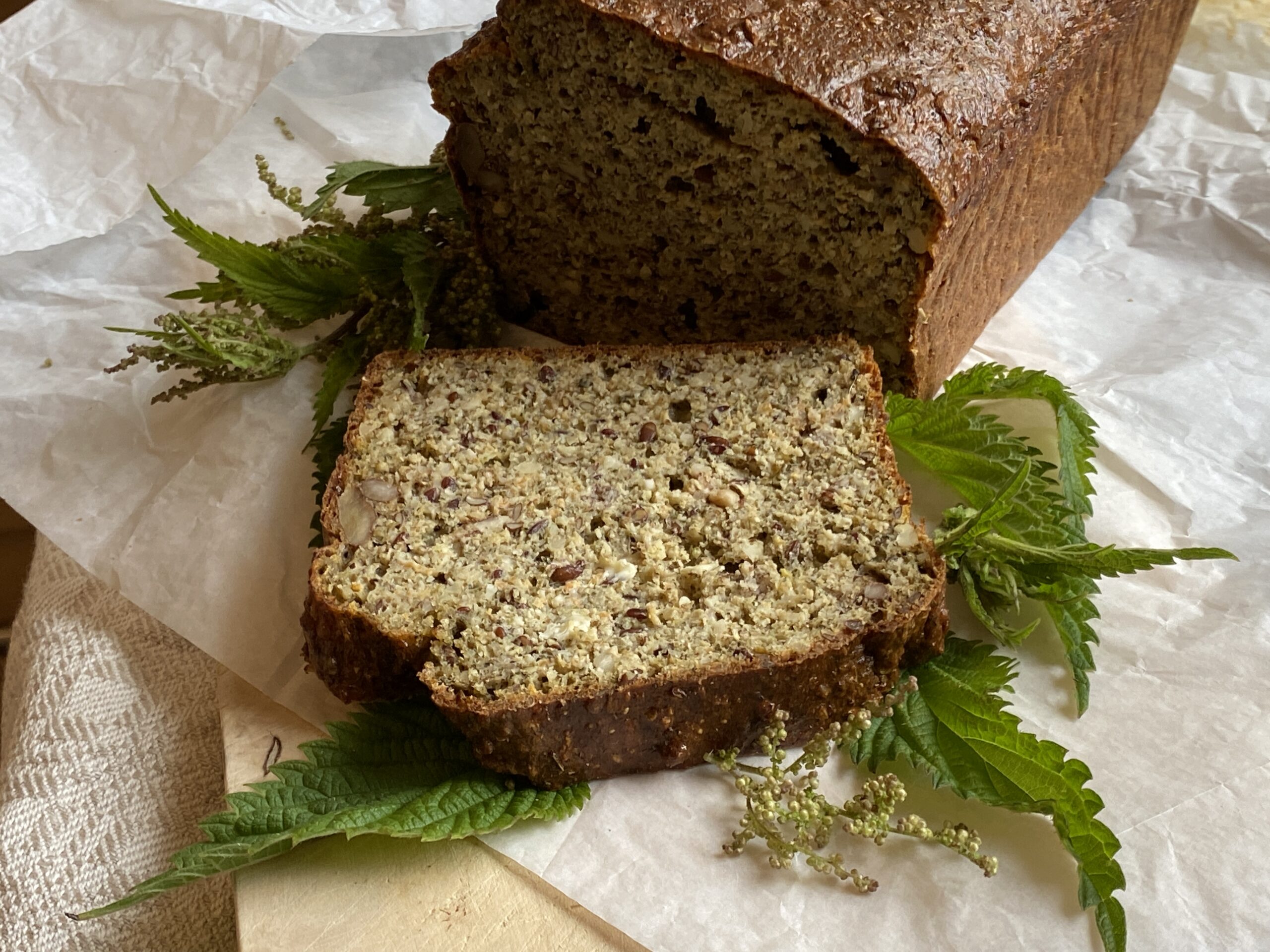 Eiweissbrot mit Brennnesselsamen